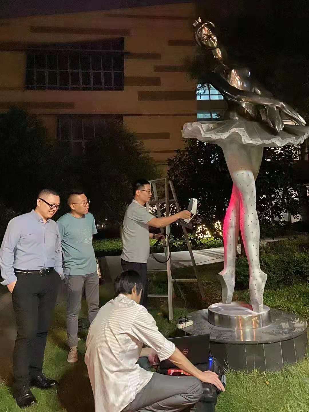 贴标记点完成后的扫描事情